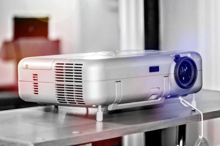 what is a short throw projector