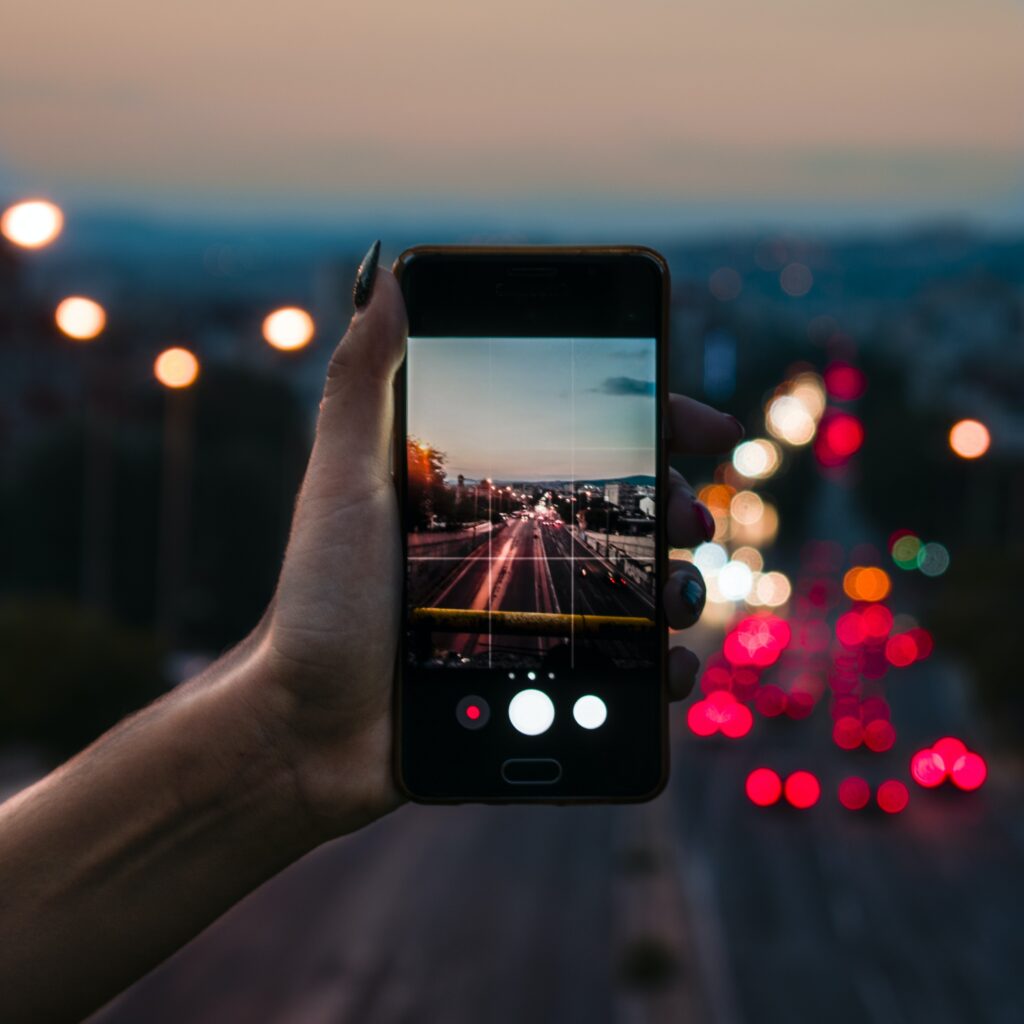 how to use your phone as a projector - 9 easy ways