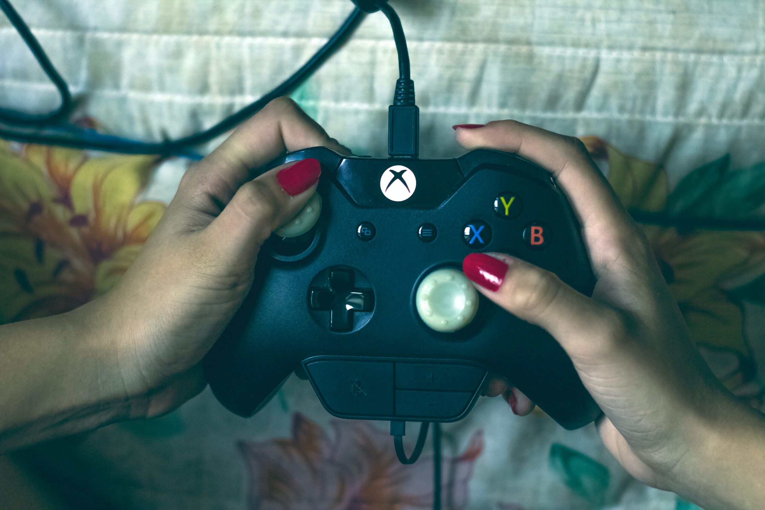 3 Different Ways – How To Connect Xbox To Projector?